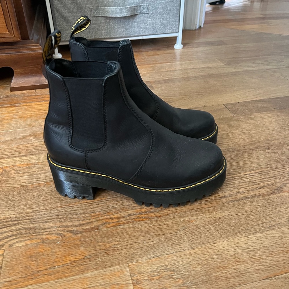 Dr Martens Rometty Wyoming Leather Platform Boots Women